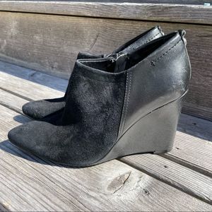 Vince Camuto black suede & leather wedge booties 8